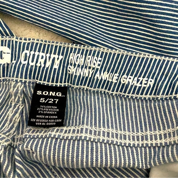 S.O.N.G Curvy High Rise Skinny Ankle Grazer Fringe Hem Pinstripe Jeans Size 5/27 - Picture 6 of 8